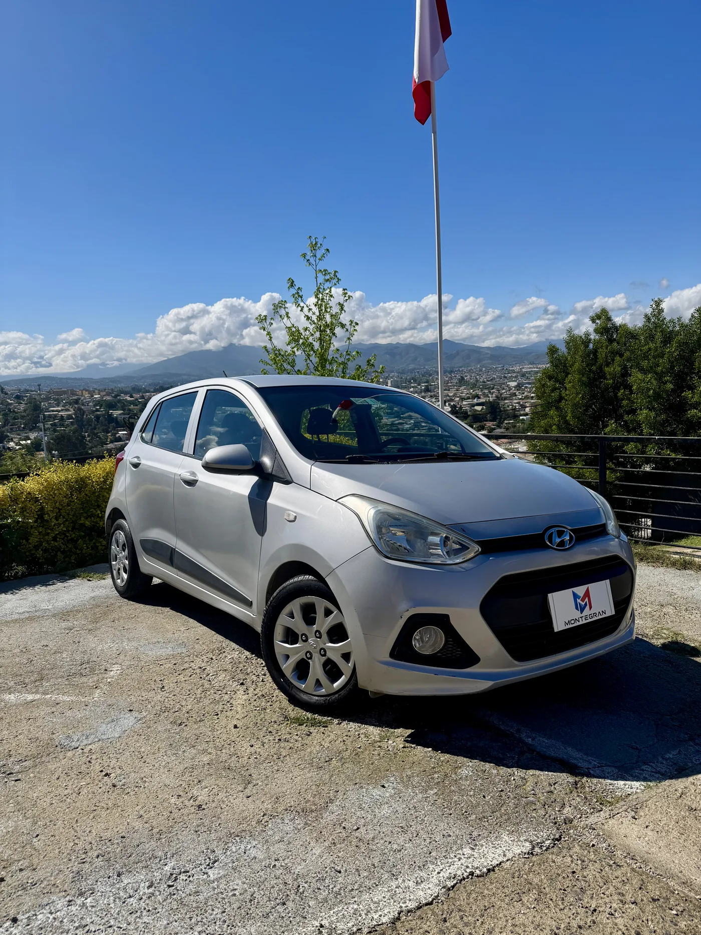 Hyundai Grand i10 2015 plateado en venta en Montegrán